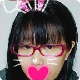 浜崎あゆみ、男性引き連れた「ブルゾンあゆみ」姿に反響　小顔っぷりに驚く声も