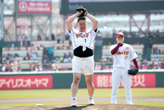 いろんなプロ野球の始球式が見たいです。