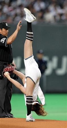 いろんなプロ野球の始球式が見たいです。