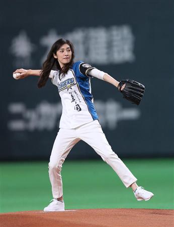 いろんなプロ野球の始球式が見たいです。