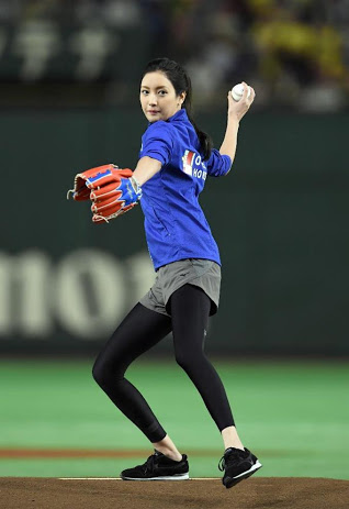 いろんなプロ野球の始球式が見たいです。