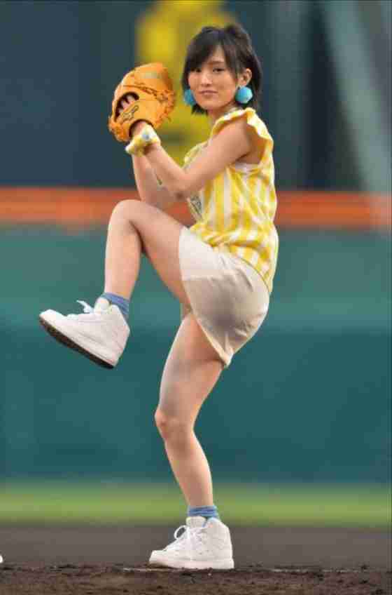 いろんなプロ野球の始球式が見たいです。