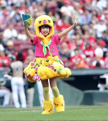 いろんなプロ野球の始球式が見たいです。