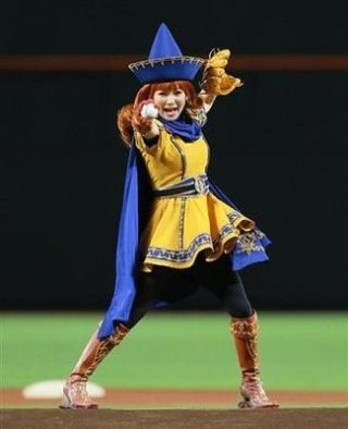 いろんなプロ野球の始球式が見たいです。
