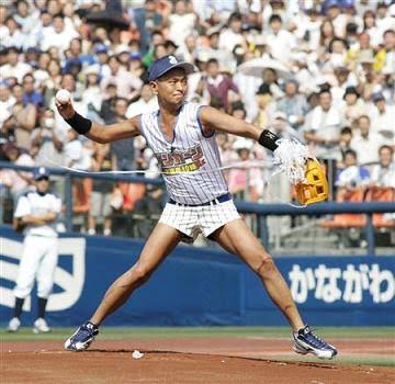 いろんなプロ野球の始球式が見たいです。