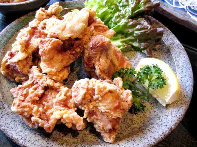 ここだけ場末のスナック。何でも話しなよ。