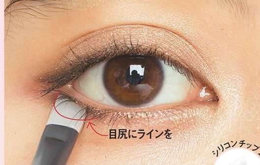 つり目さんのアイメイク