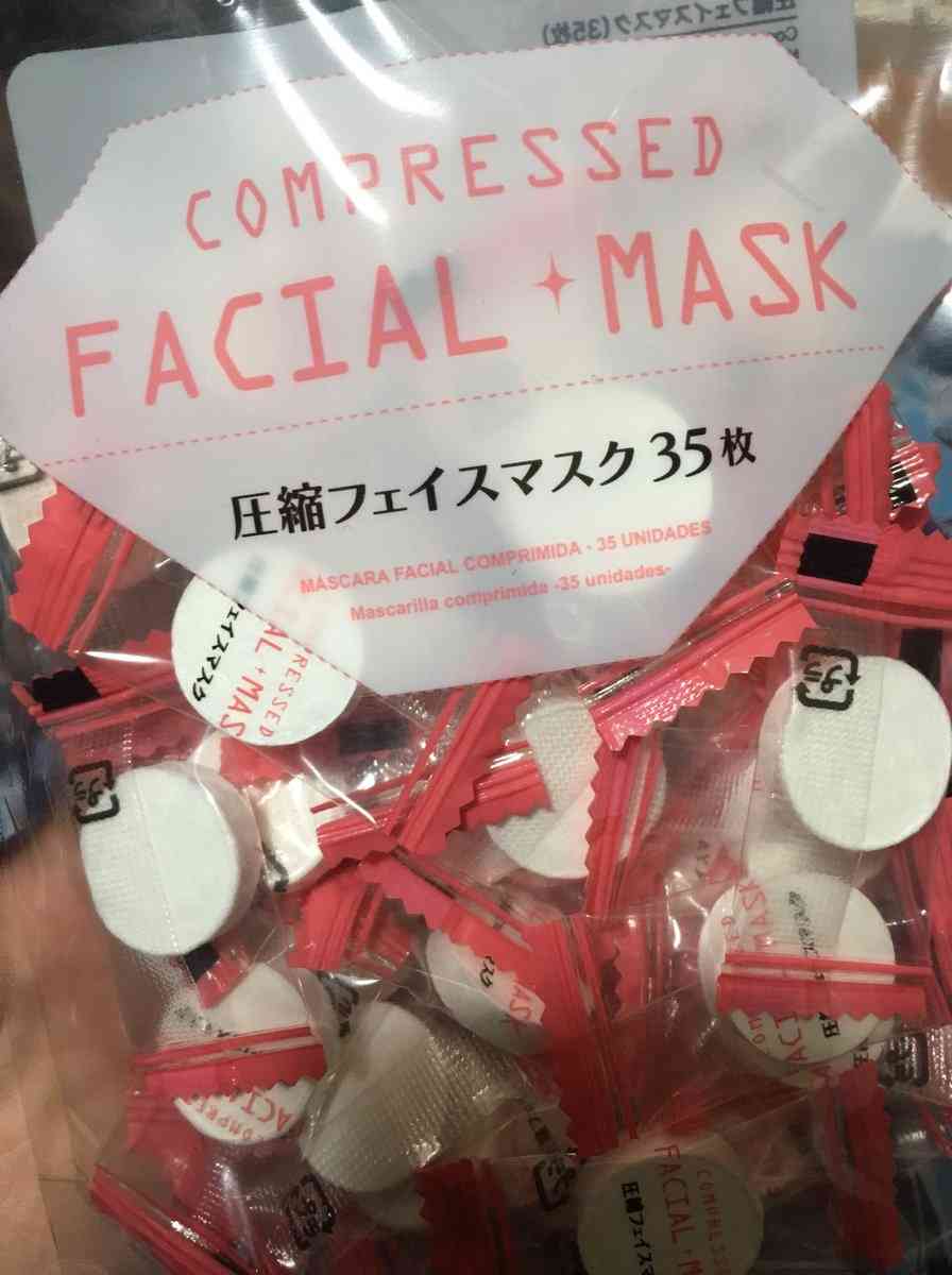 顔のパックしている方〜