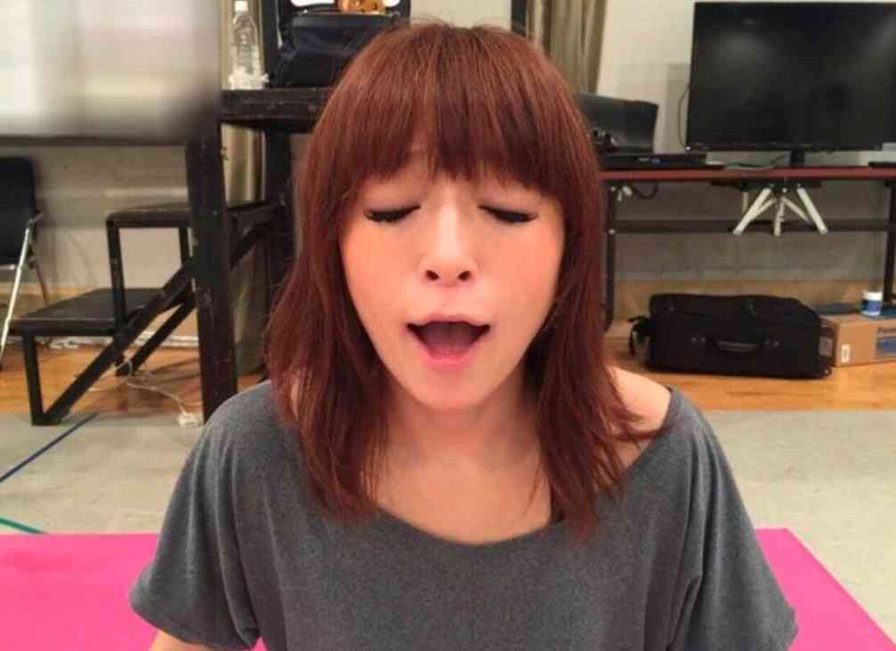 浜崎あゆみが「ノーブラで走り回る」!? SNSで