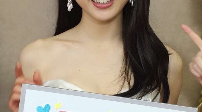 肩幅広いはずなのに着るものでそれほど広く見えない芸能人の写真