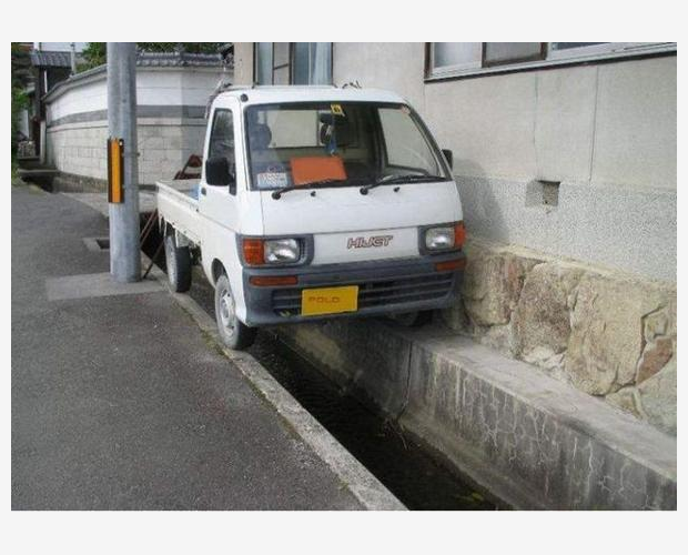 「絶対、止めるのムリでしょ」ある物件の『駐車場』が、鬼畜すぎる