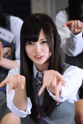 白石麻衣、超絶美脚披露で「猫になりたい！」とファン興奮　殺人スケジュールには心配の声