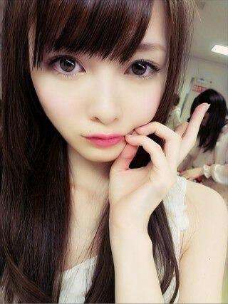 白石麻衣、超絶美脚披露で「猫になりたい！」とファン興奮　殺人スケジュールには心配の声