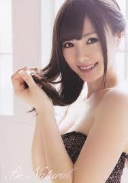 白石麻衣、超絶美脚披露で「猫になりたい！」とファン興奮　殺人スケジュールには心配の声