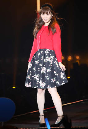 白石麻衣、超絶美脚披露で「猫になりたい！」とファン興奮　殺人スケジュールには心配の声