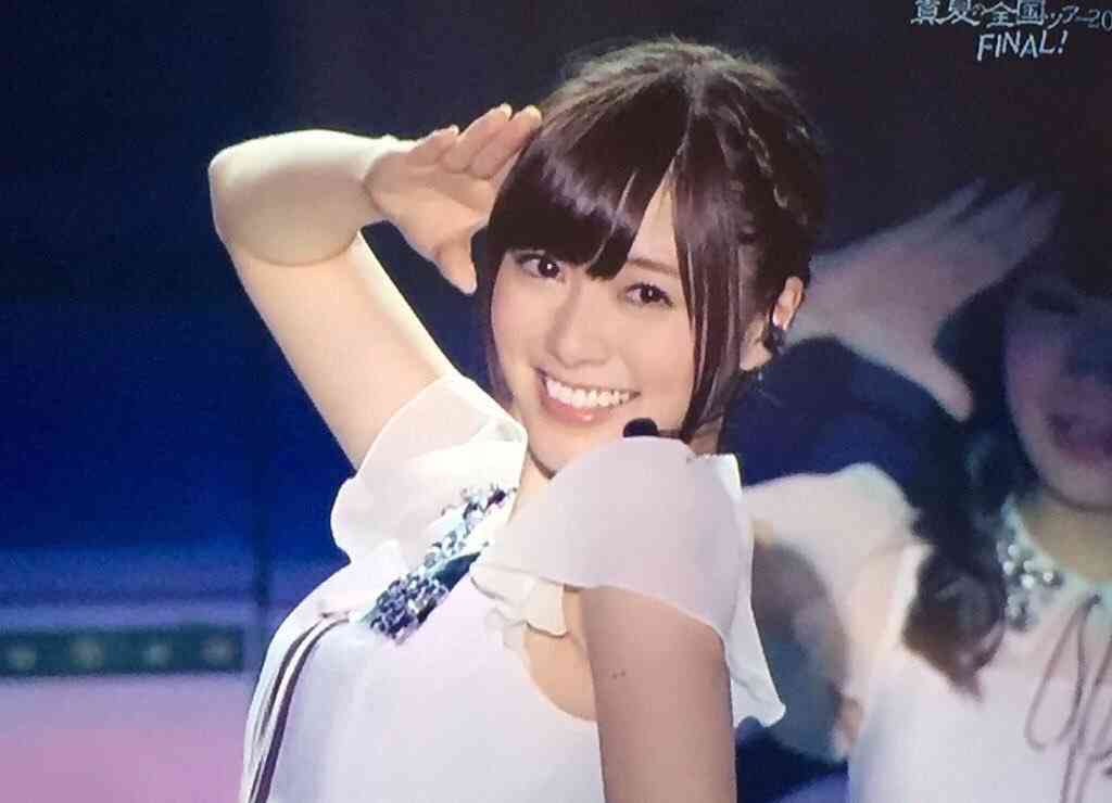 白石麻衣、超絶美脚披露で「猫になりたい！」とファン興奮　殺人スケジュールには心配の声