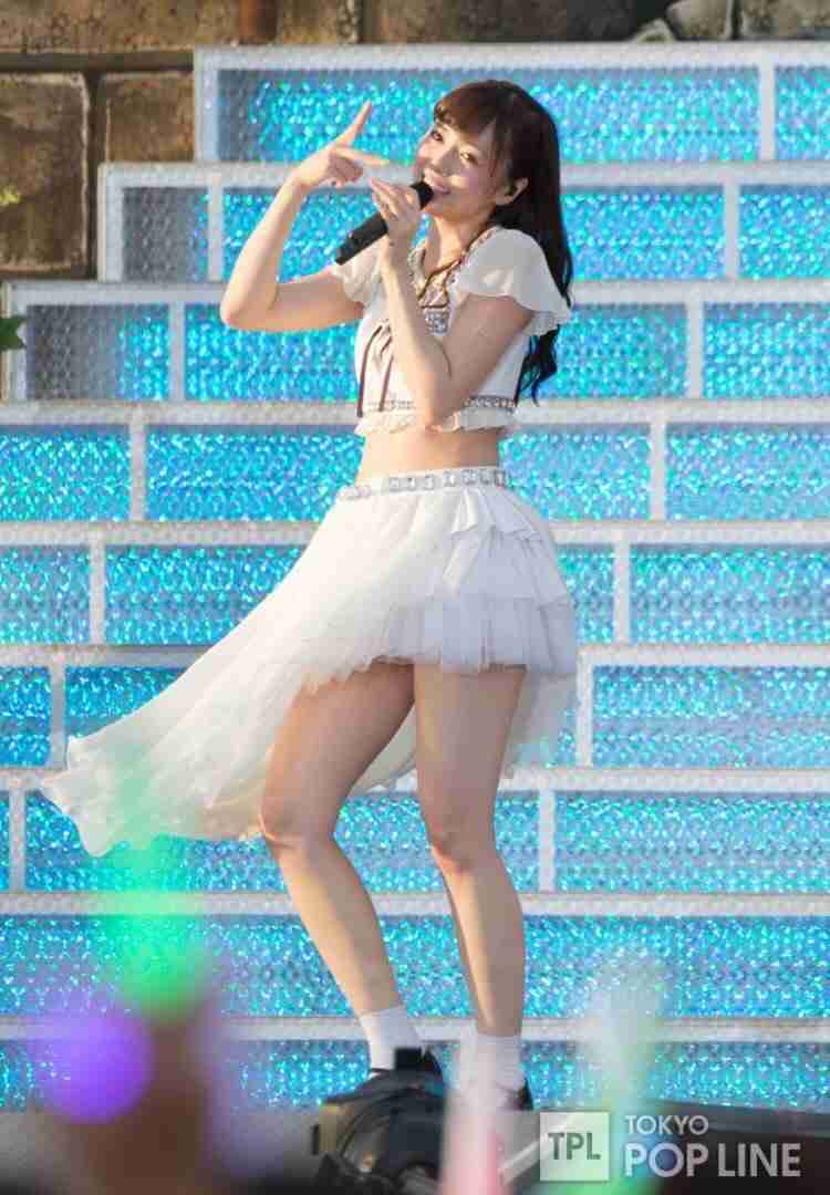 白石麻衣、超絶美脚披露で「猫になりたい！」とファン興奮　殺人スケジュールには心配の声