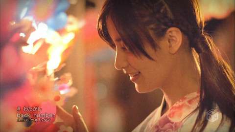 山本美月、太もも大胆あらわで「見えちゃいそう」の声も