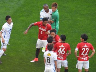 【浦和×鹿島│乱闘寸前】森脇の小笠原への「口、臭いぞ！」発言が騒動の発端？