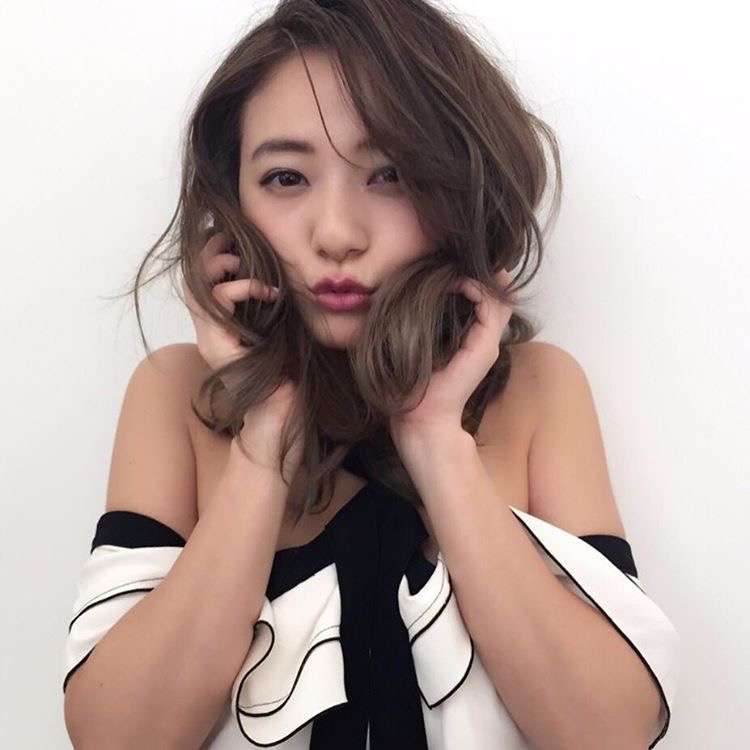 伊藤千晃、マタニティビジュアル公開　卒業後初のファッション誌撮り下ろし