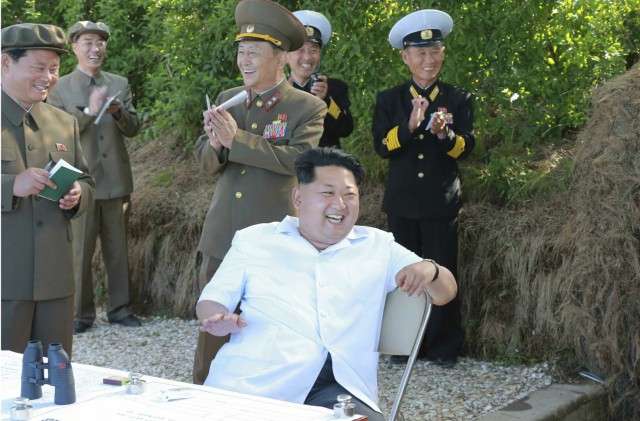 北朝鮮が弾道ミサイル発射、450キロ飛び日本の排他的経済水域（EEZ）内の日本海に落下