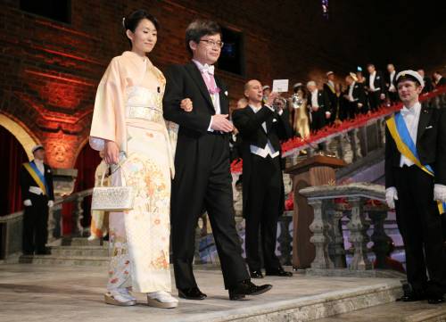 木村拓哉、着物女優をエスコートせず　レッドカーペット階段「ひとり飄々と」