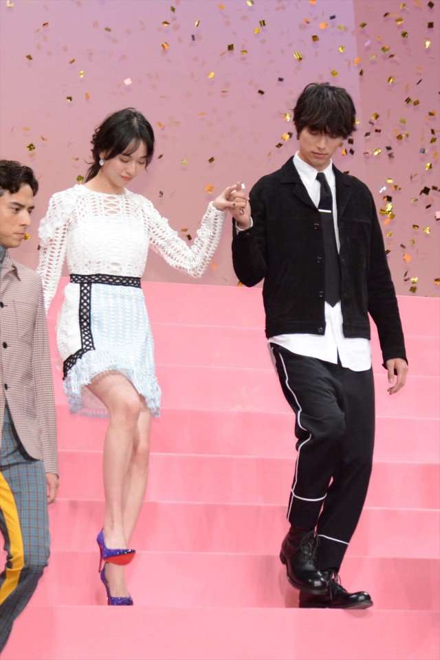 木村拓哉、着物女優をエスコートせず　レッドカーペット階段「ひとり飄々と」