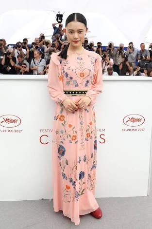 木村拓哉、着物女優をエスコートせず　レッドカーペット階段「ひとり飄々と」