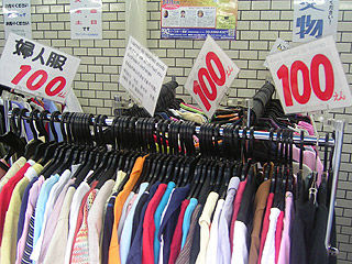 男性は女性の服の値段がわかりますか?