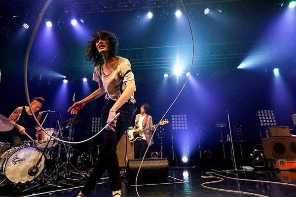 ロン毛の男性をひたすら貼っていくトピ。