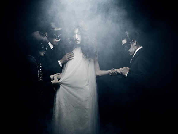 ロン毛の男性をひたすら貼っていくトピ。