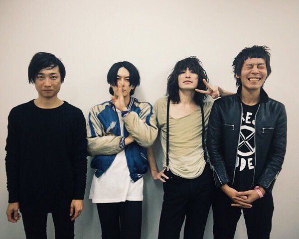 ロン毛の男性をひたすら貼っていくトピ。