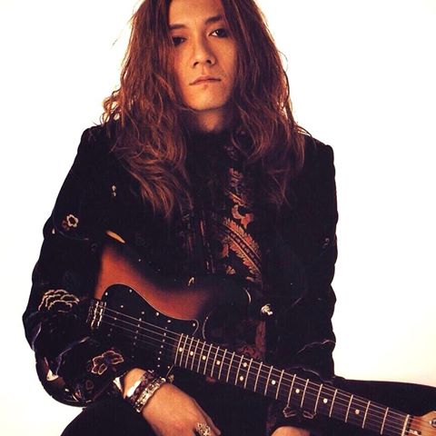 ロン毛の男性をひたすら貼っていくトピ。