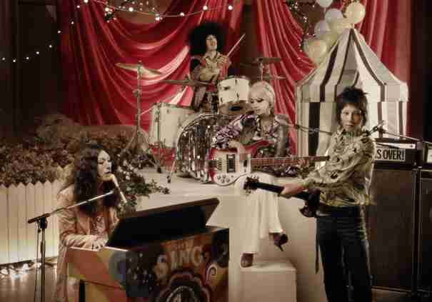 ロン毛の男性をひたすら貼っていくトピ。