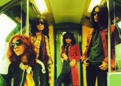 ロン毛の男性をひたすら貼っていくトピ。