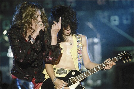 ロン毛の男性をひたすら貼っていくトピ。