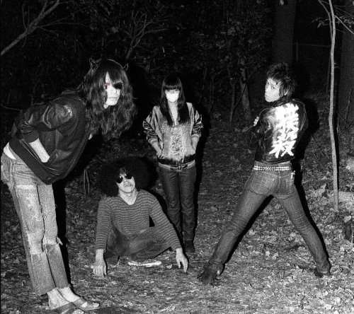 ロン毛の男性をひたすら貼っていくトピ。