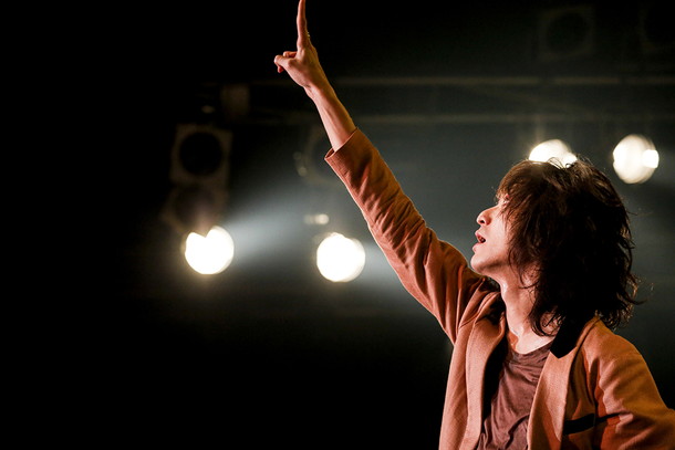 ロン毛の男性をひたすら貼っていくトピ。