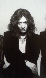 ロン毛の男性をひたすら貼っていくトピ。