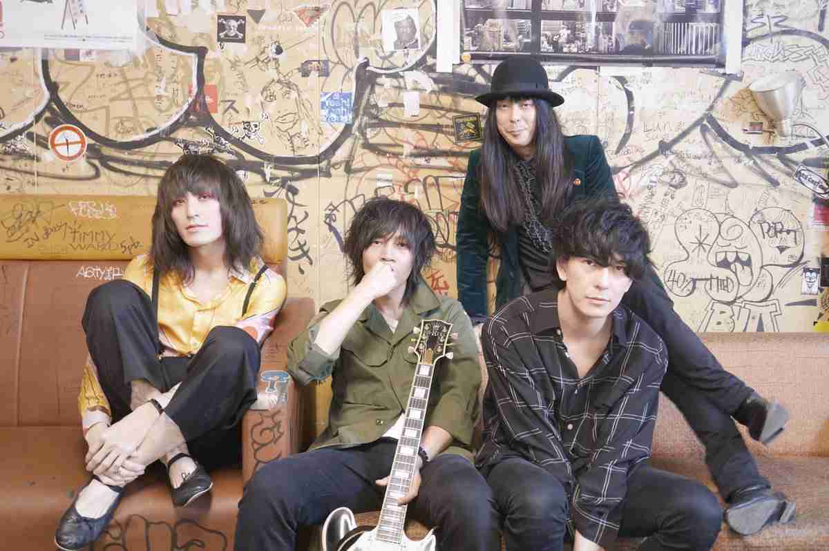 ロン毛の男性をひたすら貼っていくトピ。