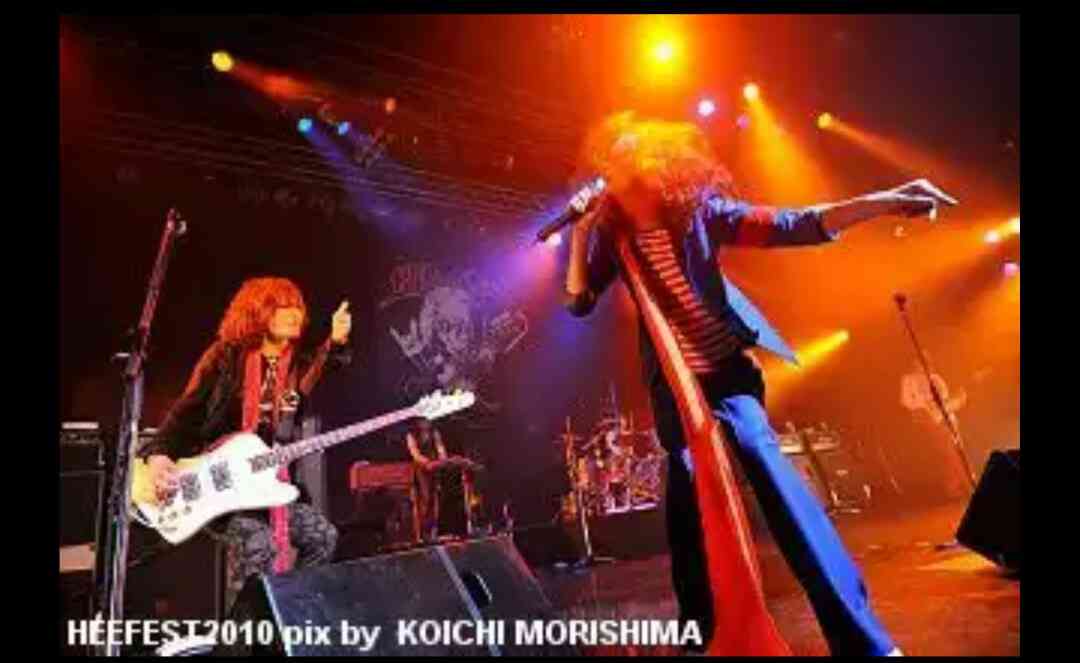 ロン毛の男性をひたすら貼っていくトピ。