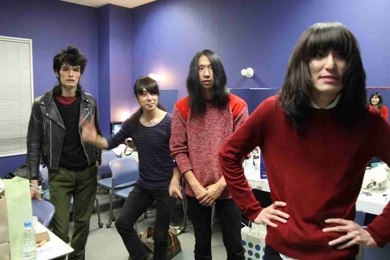 ロン毛の男性をひたすら貼っていくトピ。