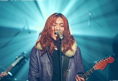 ロン毛の男性をひたすら貼っていくトピ。