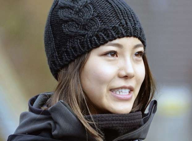高梨沙羅、女性誌の表紙に初登場 ハタチの素顔も