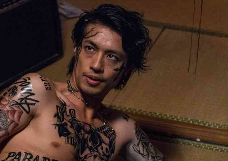 斎藤工、タトゥーまみれの衝撃ビジュアル　中川翔子も殺人鬼に