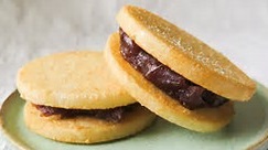 地元の銘菓を言って食べたことがあったらプラスを押すトピ