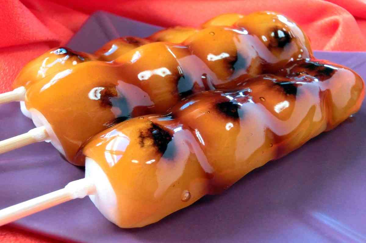 地元の銘菓を言って食べたことがあったらプラスを押すトピ