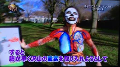 ベラ・ハディッド、美バスト＆美脚あらわでセクシー過ぎる！透けドレスが再び話題