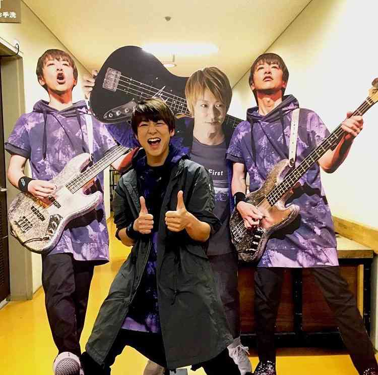 GLAY、「BREAKERZ」と集合ショット　10周年を対バンラストでお祝い