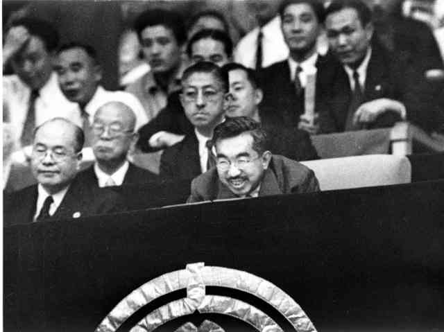 皇位継承：皇太子さま会見　象徴の務め「全身全霊で」